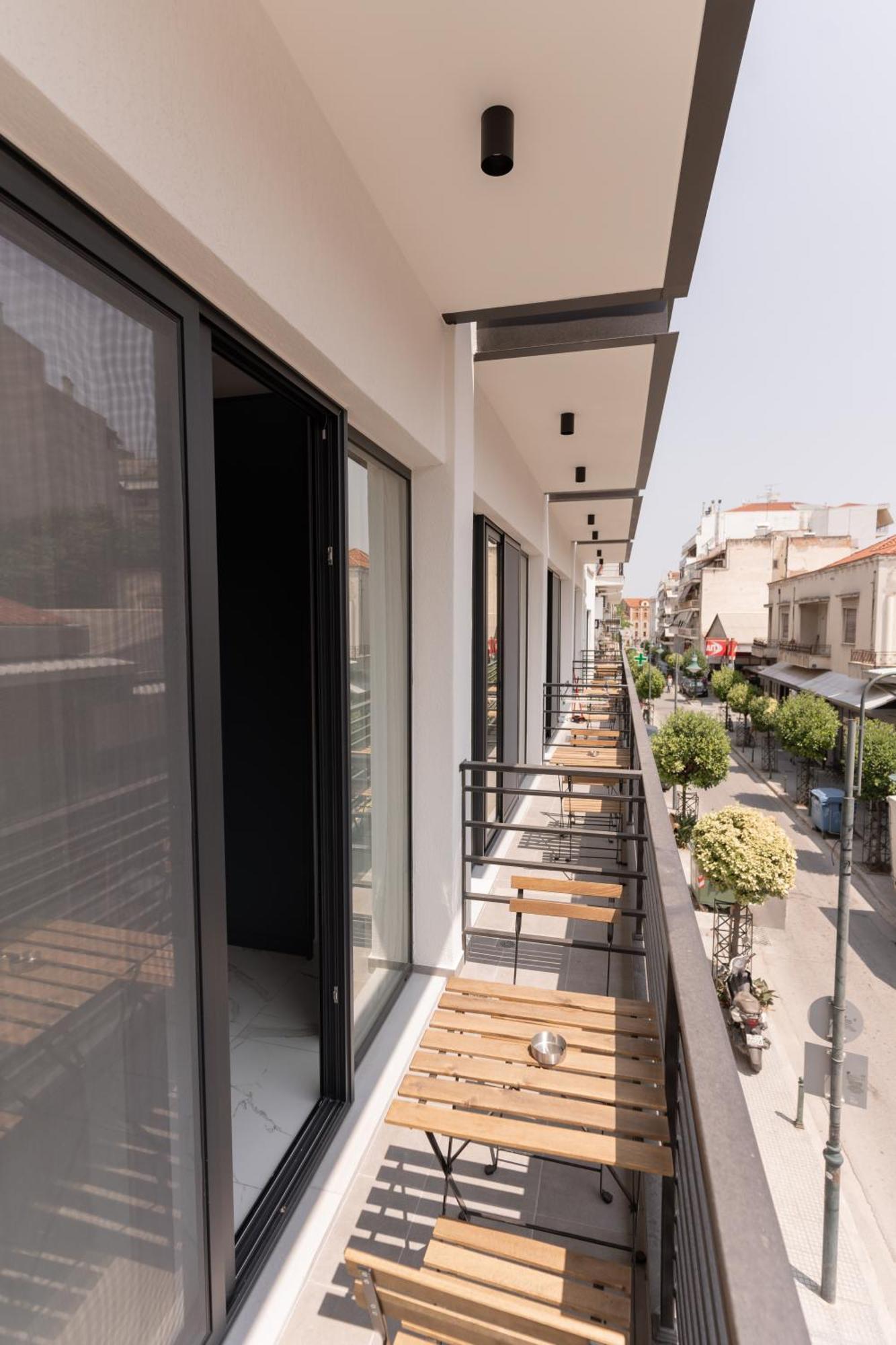 δ17 & Apartment Larissa